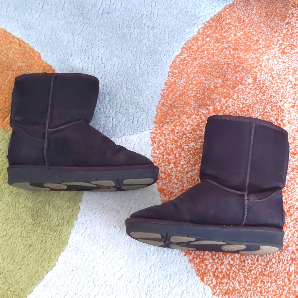 UGGS-esque choco brown boots